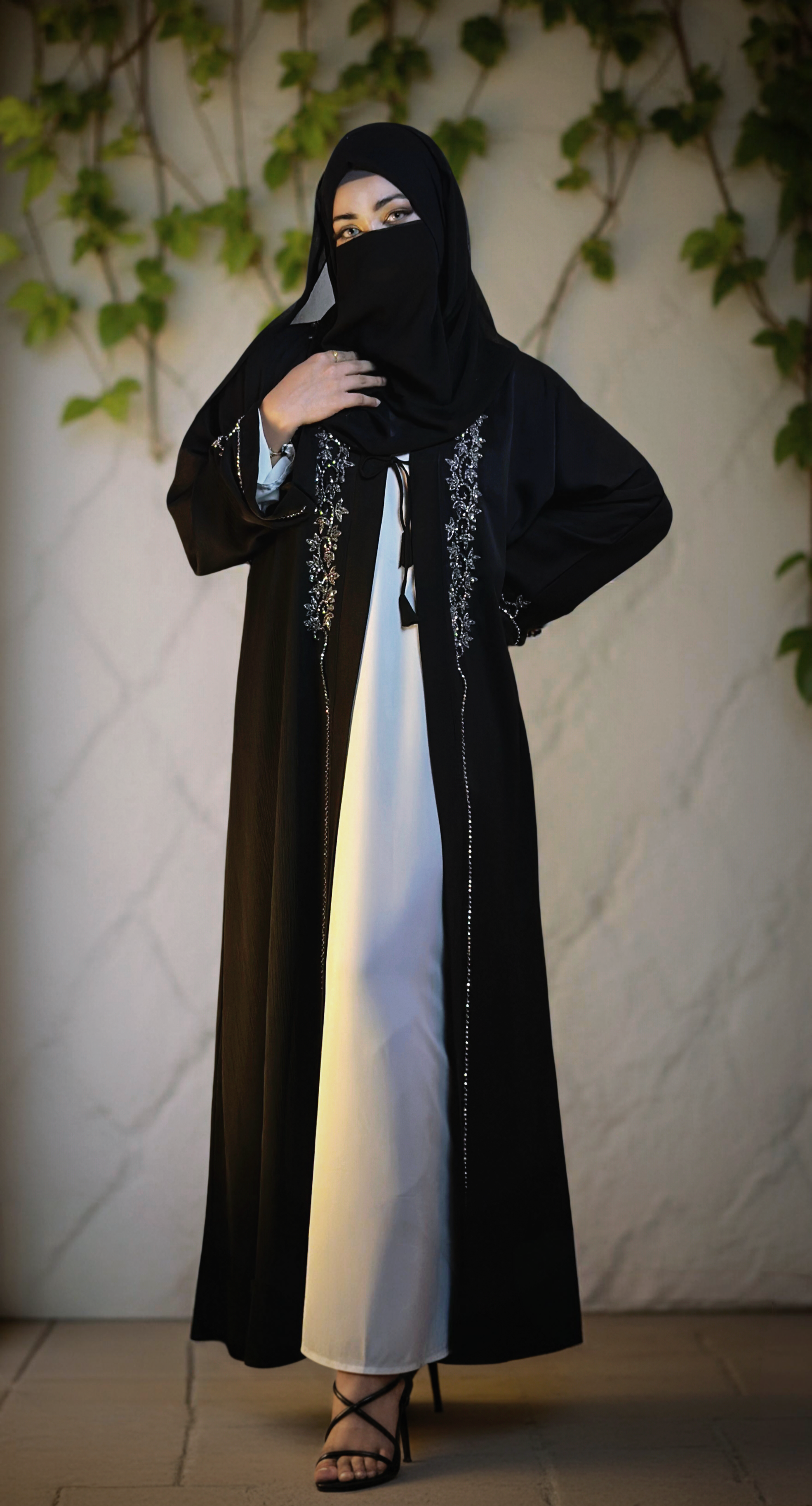 Image of 𝐇𝐚𝐲𝐚𝐭 𝐀𝐥 𝐌𝐚𝐥𝐚𝐤 (حياة الملاك)